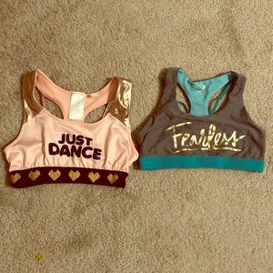 ✋🏽2 sz medium sport bras 🤩